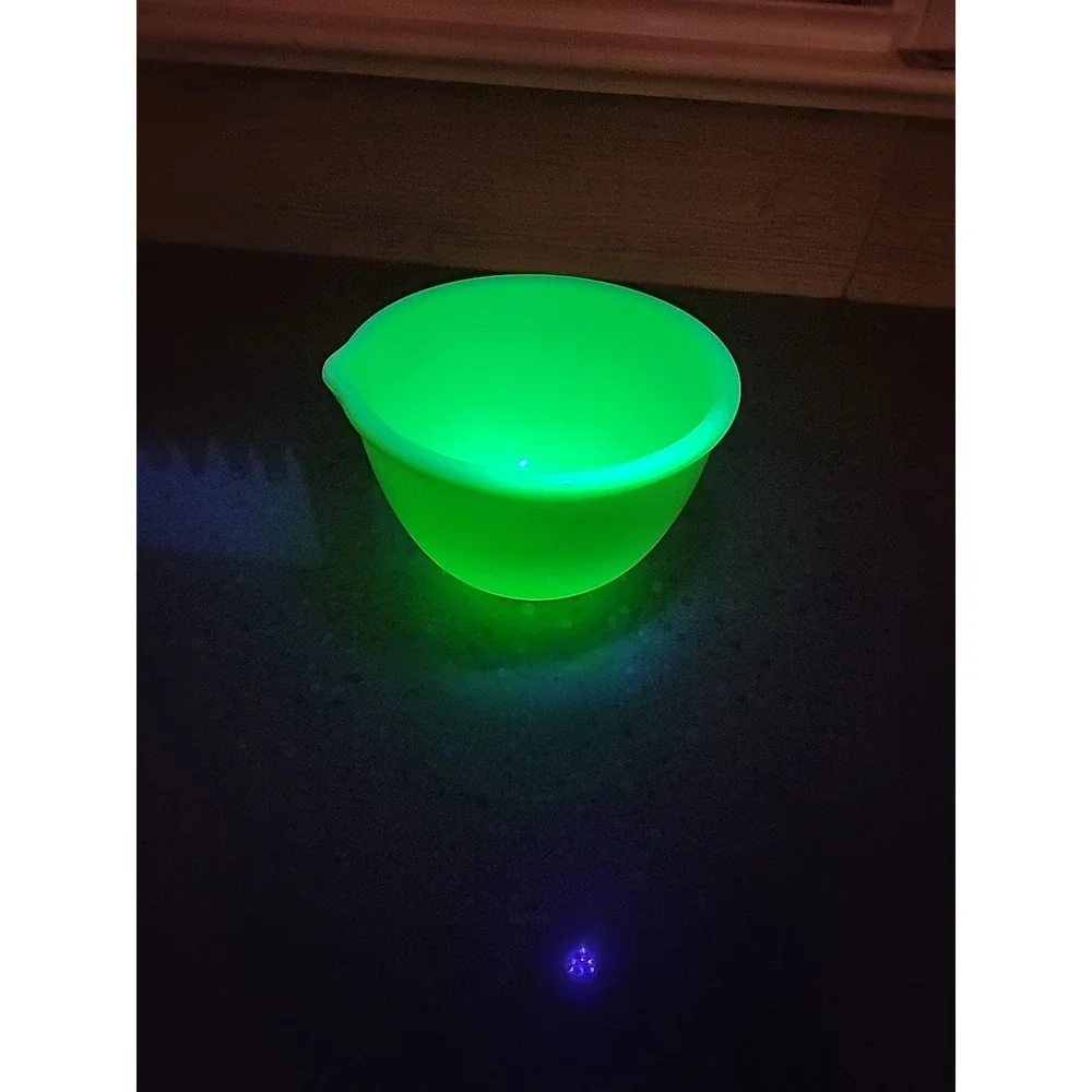 VTG Uranium Jadeite Sunbeam Mixing Bowl , Small